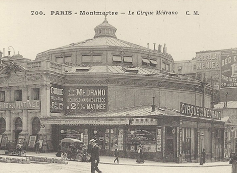 carte postale de la façade du cirque Medrano, entre deux guerre